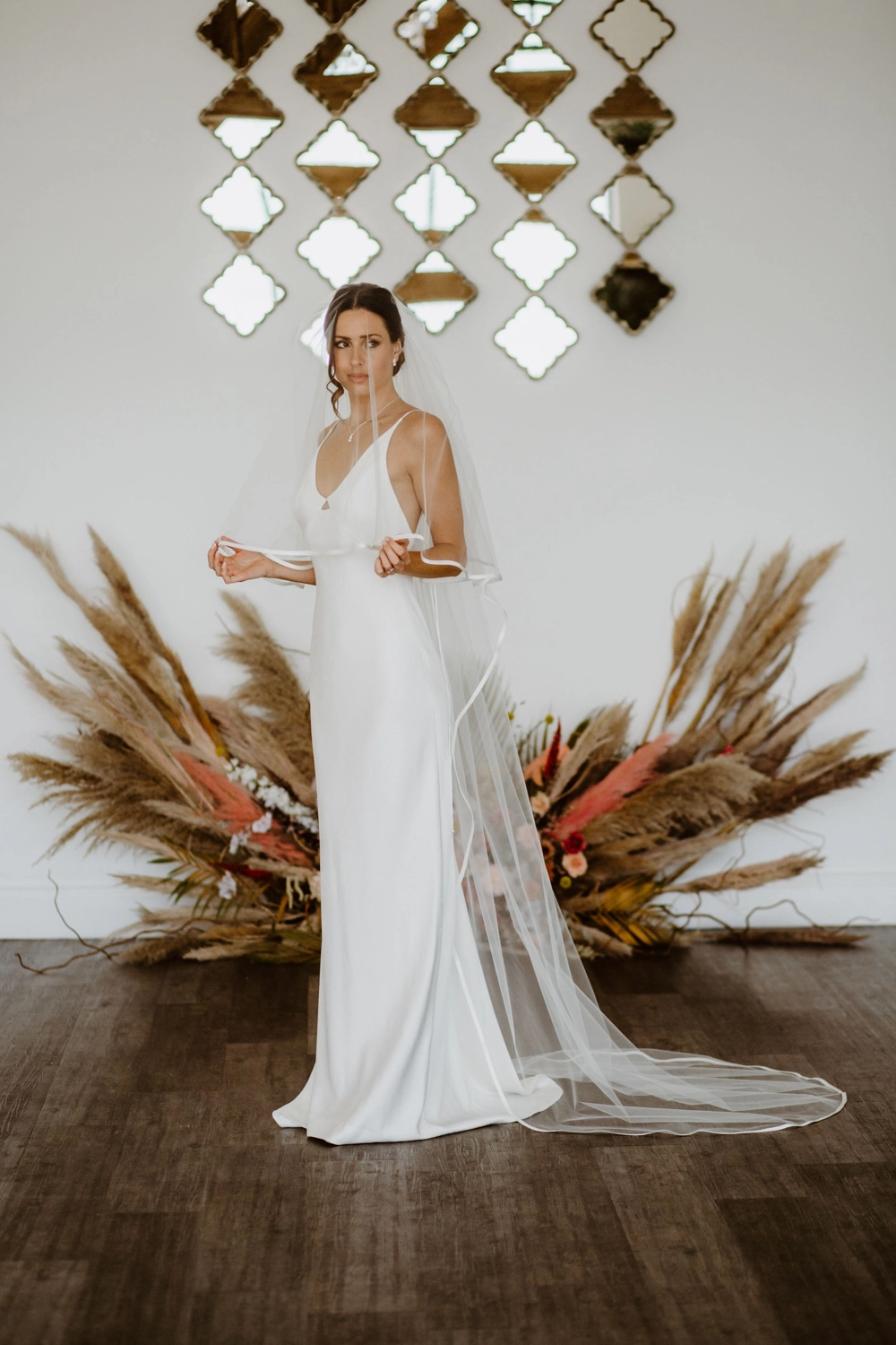 https://alicemay.ie/wp-content/uploads/2022/01/Riannah-%E2%80%93-two-tier-chapel-length-veil-with-satin-bias-binding-front-blusher.webp